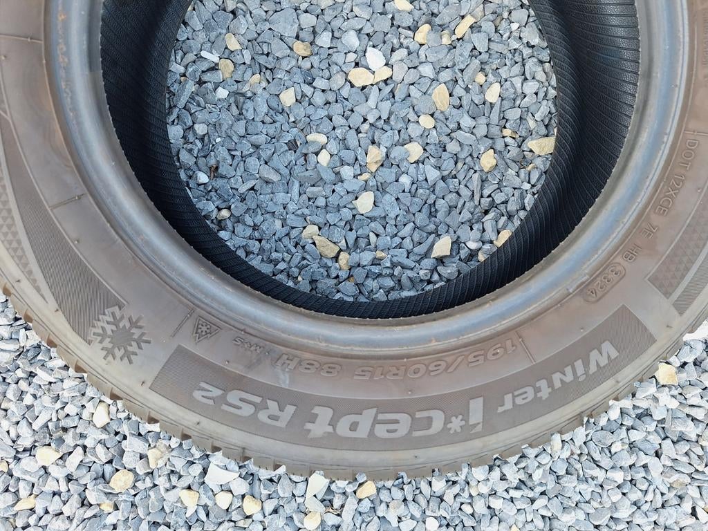 Winterbanden Hankook 195/60R15 88H.        Zo goed als nieuw, Auto-onderdelen, Banden en Velgen, Ophalen, Gebruikt, Winterbanden
