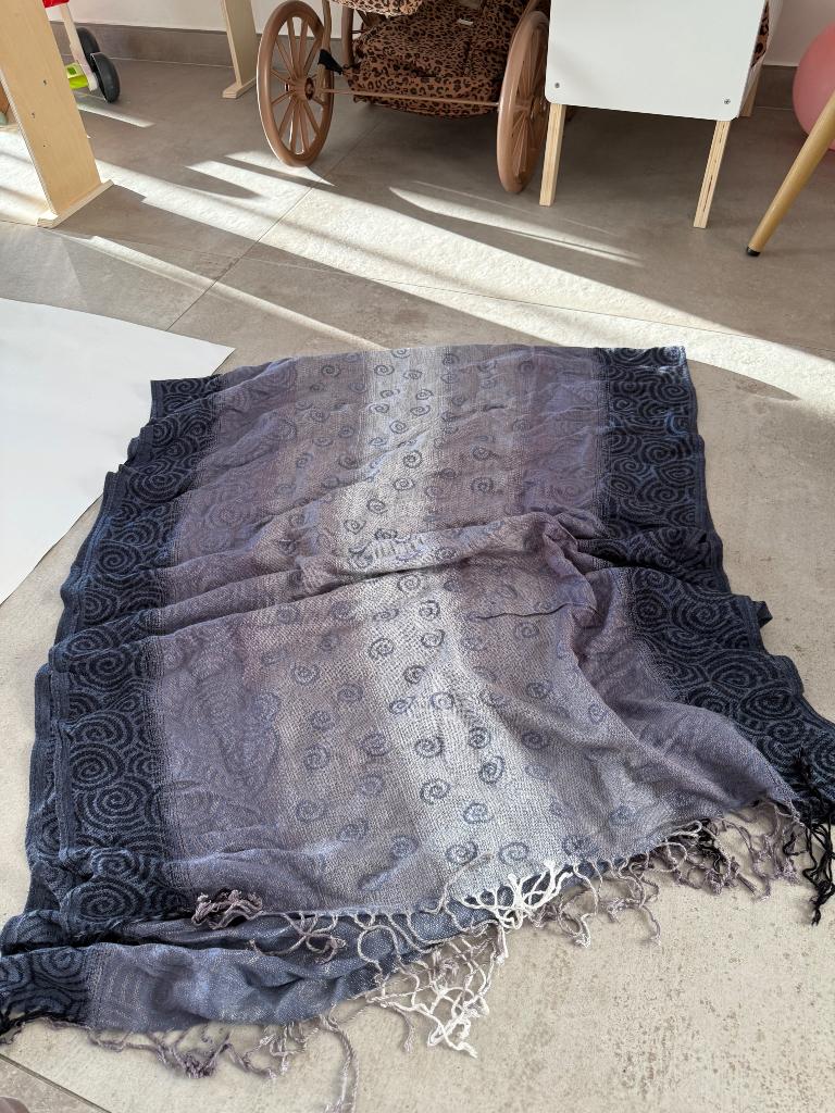 Foulard dans les tons gris, Enlèvement ou Envoi, Neuf, Pashmina