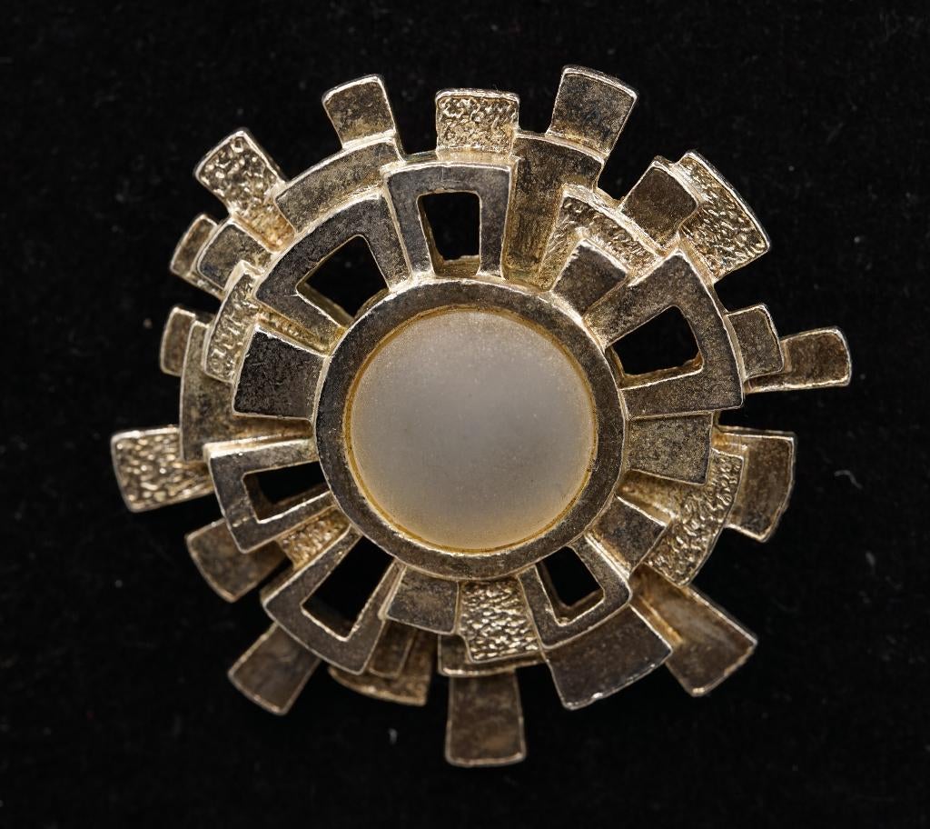 vintage Paco Rabanne broche, Bijoux, Sacs & Beauté, Broches, Enlèvement ou Envoi, Utilisé, 4 à 7 cm, Cuivre