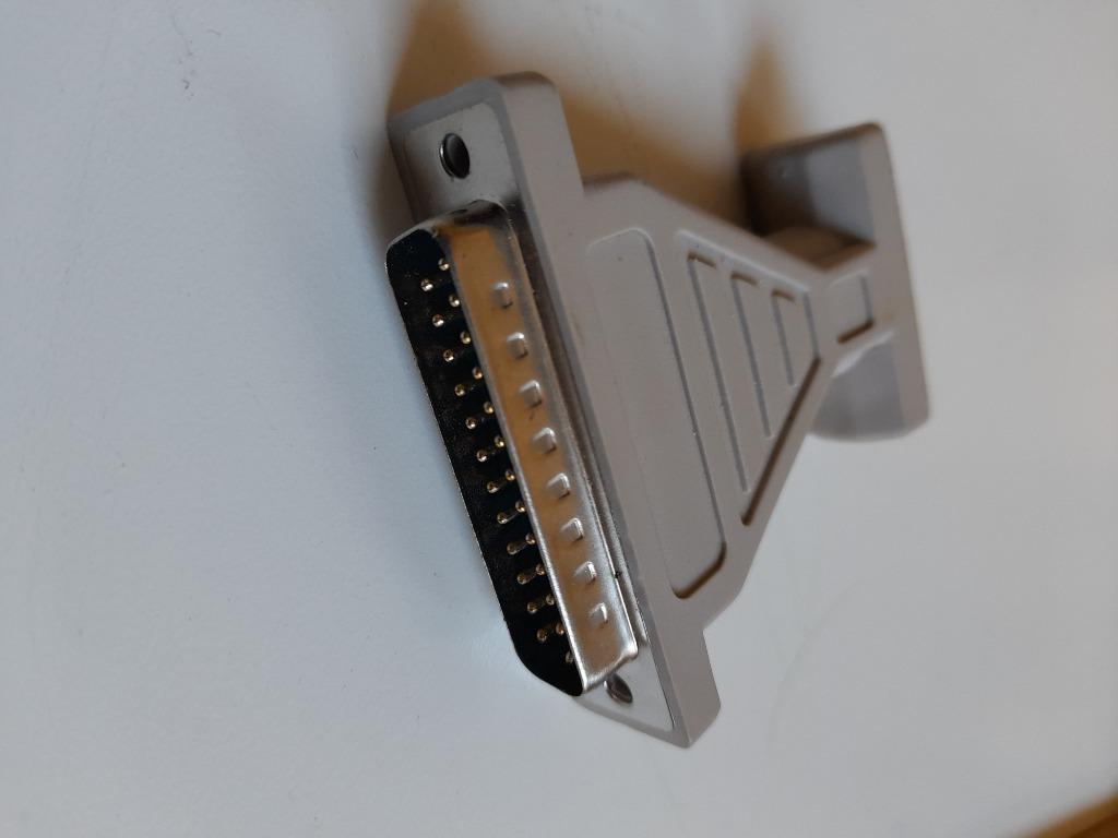 Adapter VGA 9-polig mannelijk, naar VGA 25p vrouwelijk, Ophalen of Verzenden, Zo goed als nieuw
