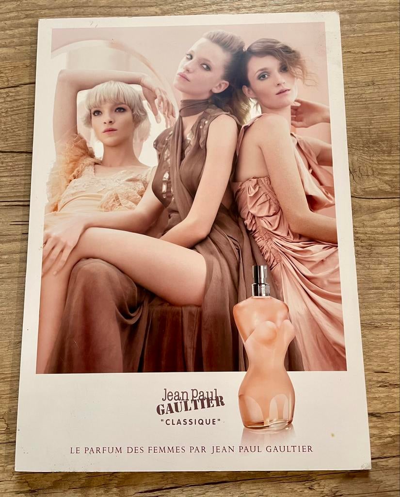 Affiche cartonnée PLV Classique femme Jean-Paul Gaultier, Collections, Parfums, Enlèvement ou Envoi, Comme neuf, Accessoires