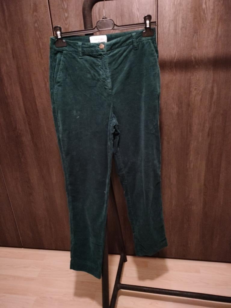 Broek in fijne ribfluweel maat 34 in kleur groen. Merk Four, Ophalen of Verzenden, Maat 34 (XS) of kleiner, Groen