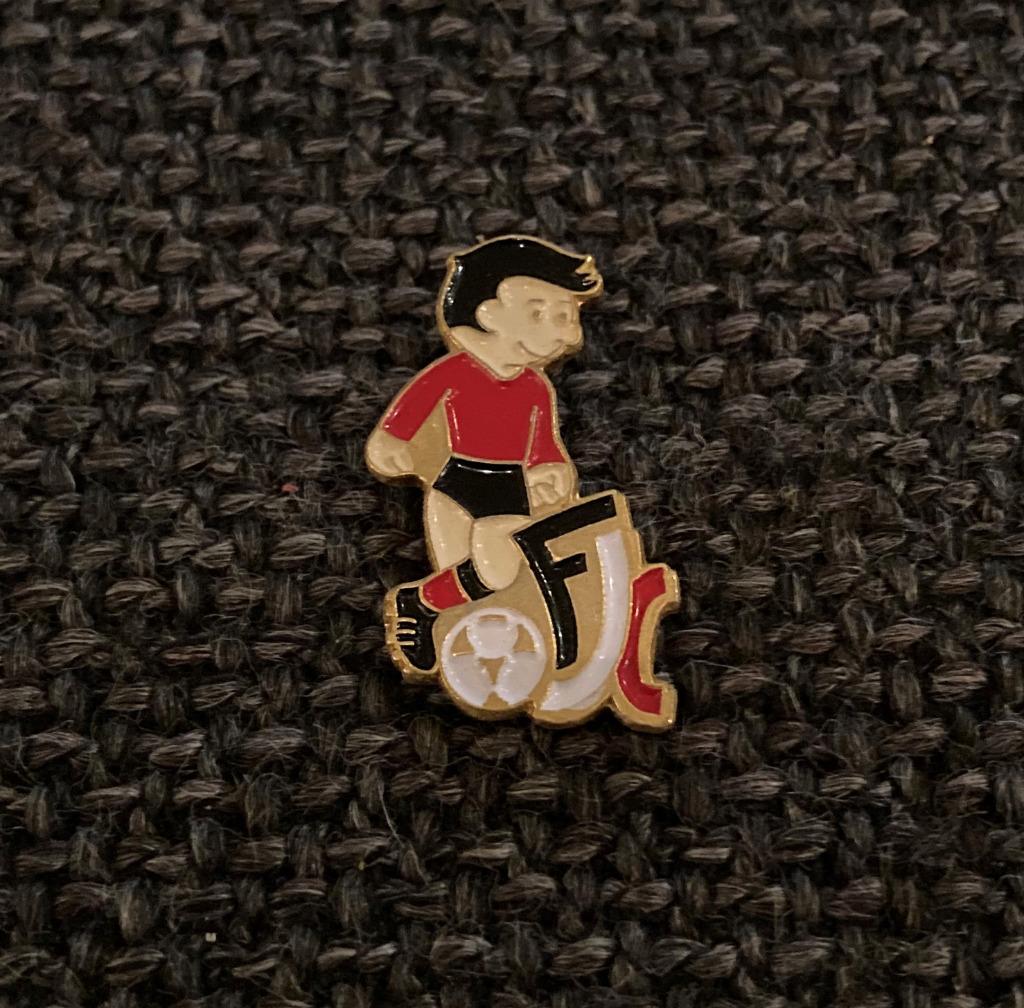 PIN - FJC - VOETBAL - FOOTBALL, Verzenden, Gebruikt, Sport, Speldje of Pin