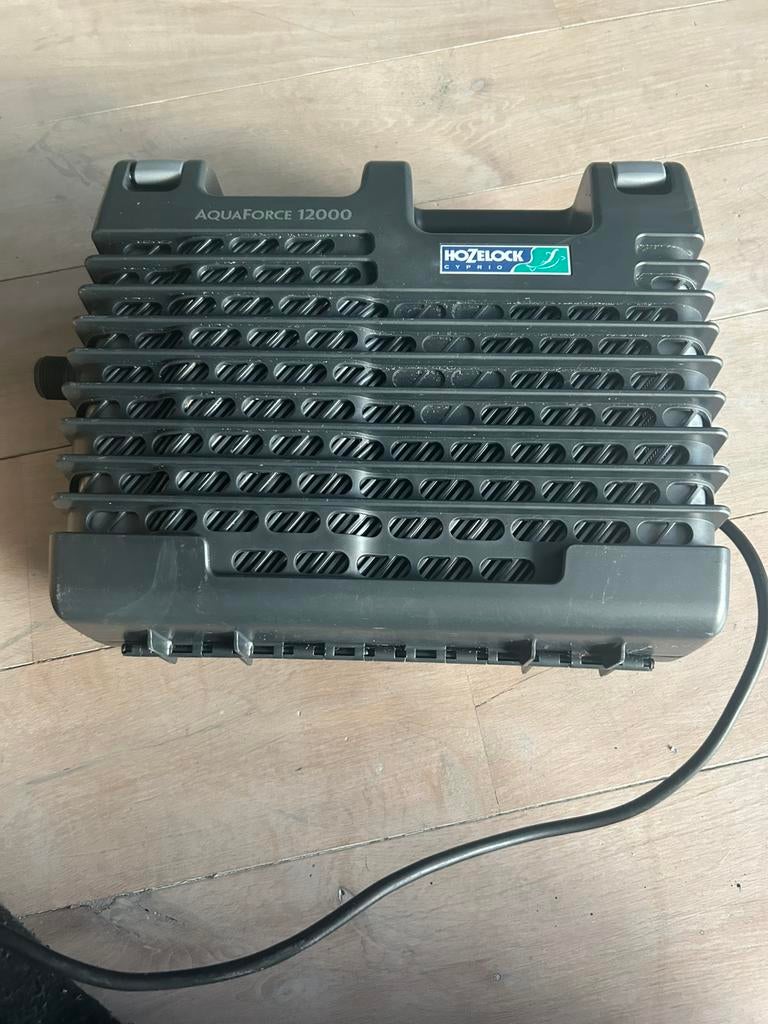 Te koop hozelock aquaforce 12000 sterke en zuinige pomp, Tuin en Terras, Vijver-toebehoren, Ophalen, Zo goed als nieuw, Vijverpomp