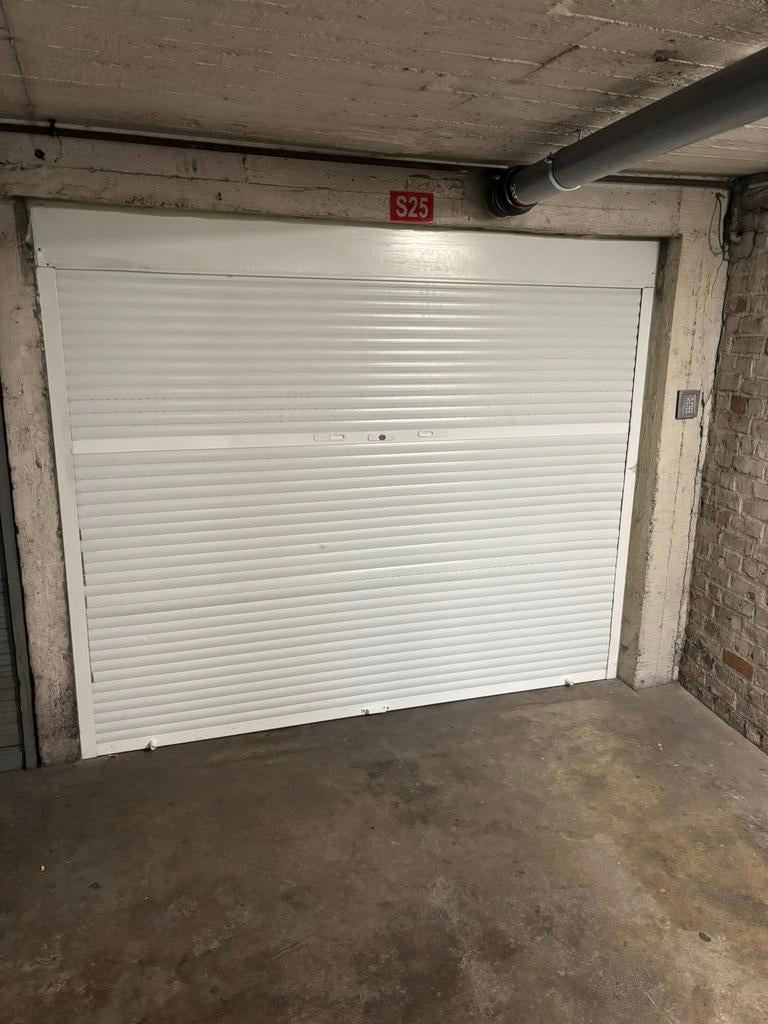 Garage/box fermé et sécurisé à vendre., Immo, Garages en Parkeerplaatsen, Luik (stad)