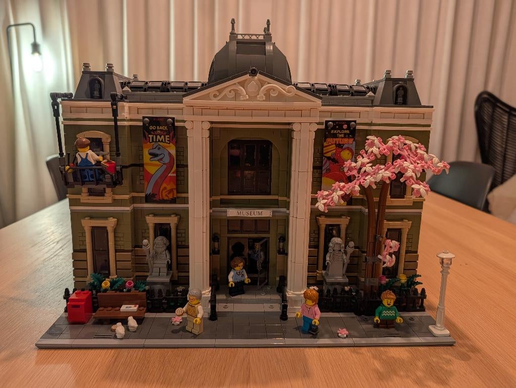 LEGO Icons: Natuurhistorisch Museum (10326), Ophalen of Verzenden, Zo goed als nieuw, Complete set, Lego