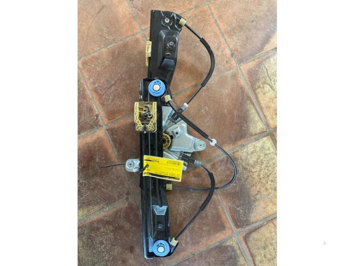Ruitmechaniek 4Deurs links-voor van een Opel Insignia, Gebruikt, -, -, Opel