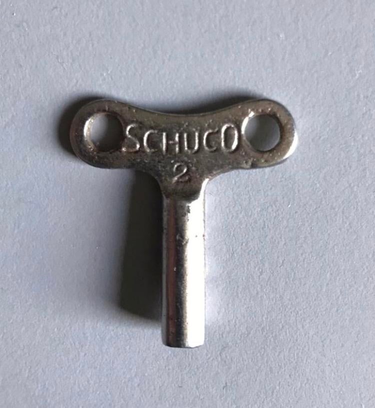 Clé Schuco n 2 ET bien d'autres, Antiquités & Art, Envoi