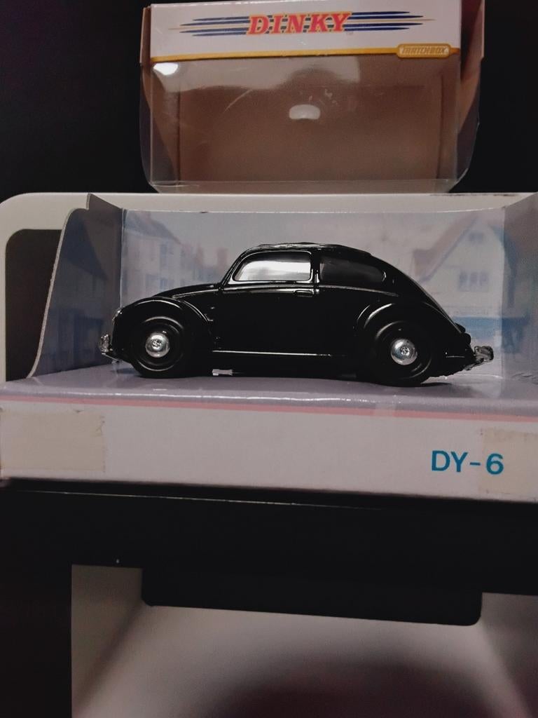 Maquette de voiture noire Volkswagen Beetle anno 1951 Dinky, Enlèvement ou Envoi, Comme neuf, Matchbox