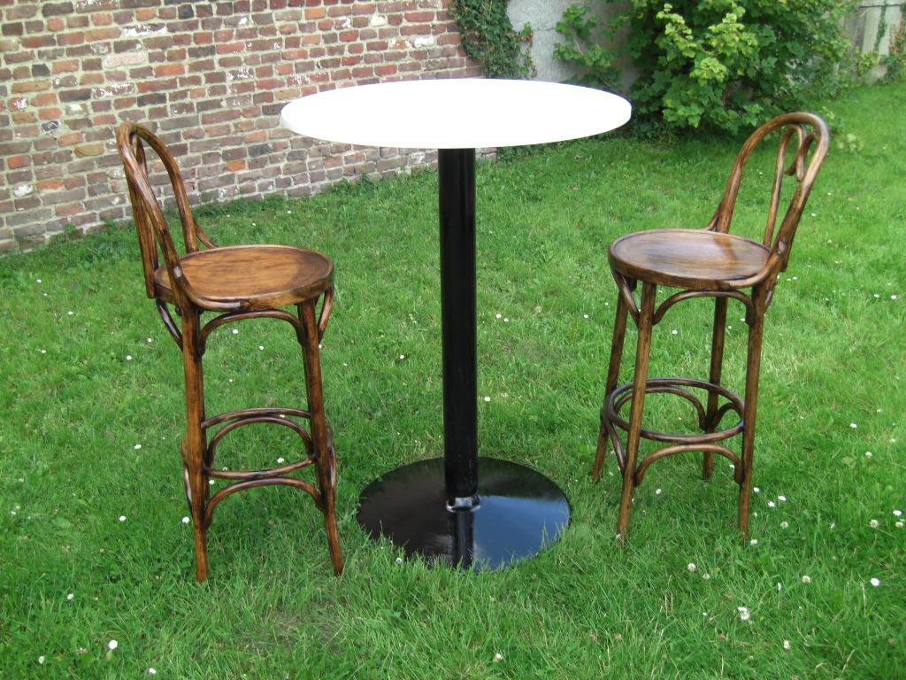 hoge staande  eettafel en 2 "THONET "stoelen, Ophalen, Zo goed als nieuw