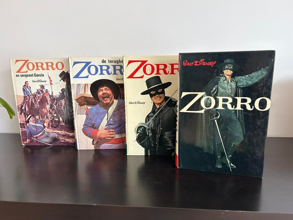 4 zorro boeken Walt Disney, Ophalen of Verzenden, Gelezen