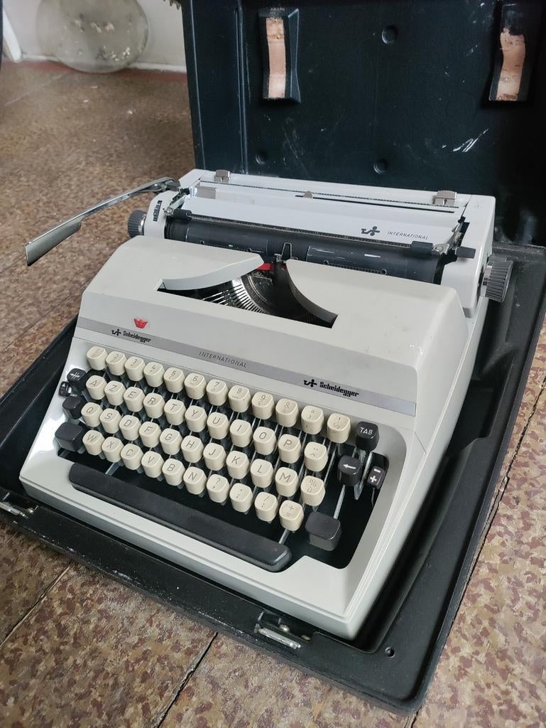 Machine à écrire, Enlèvement