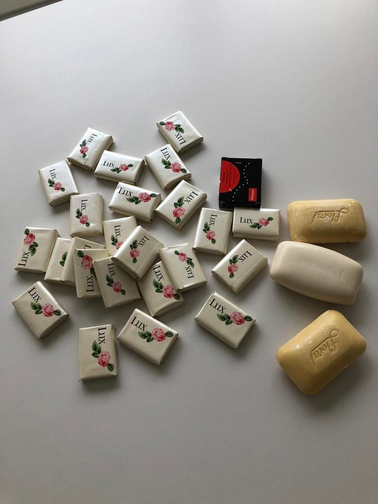 Lot zeep 28 stukken, Handtassen en Accessoires, Ophalen of Verzenden, Zo goed als nieuw