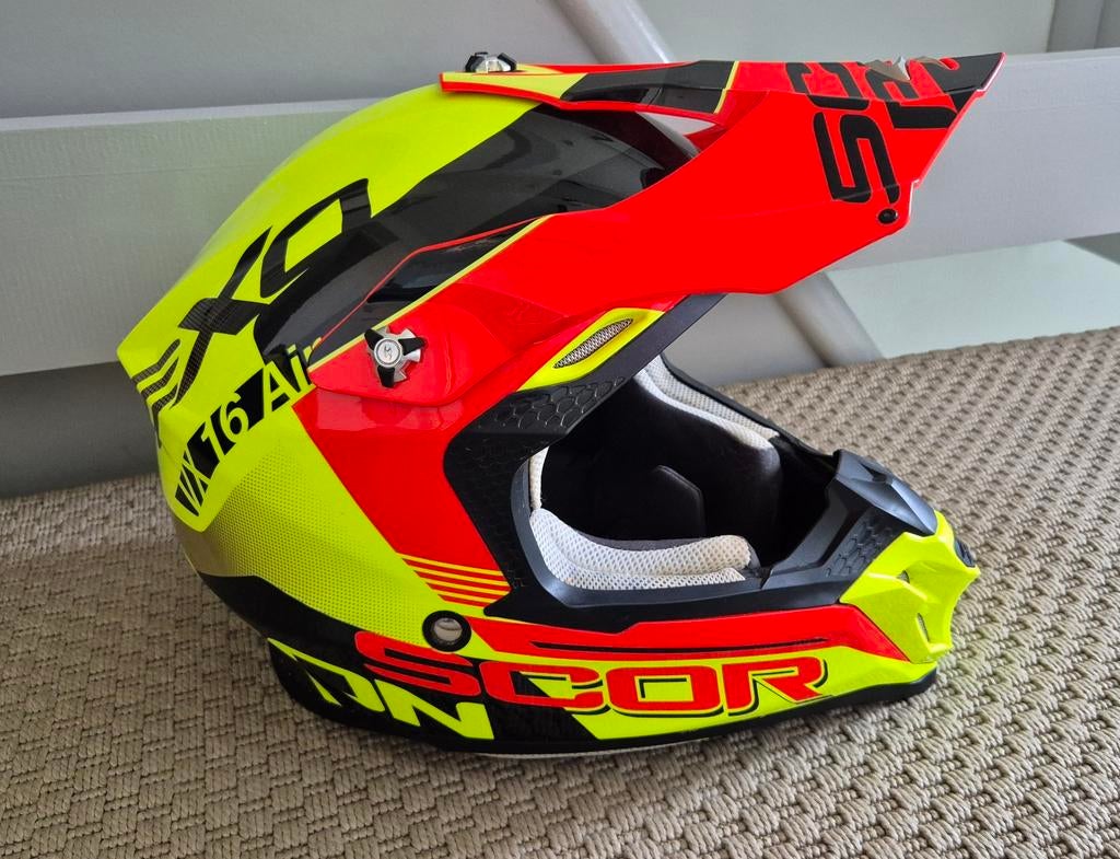 Scorpion helm (motorcross), Ophalen