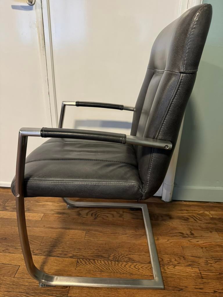 Chaise pour usages divers • Traîneaux en métal, Maison & Meubles, Chaises, Gris, Deux, Enlèvement, Utilisé