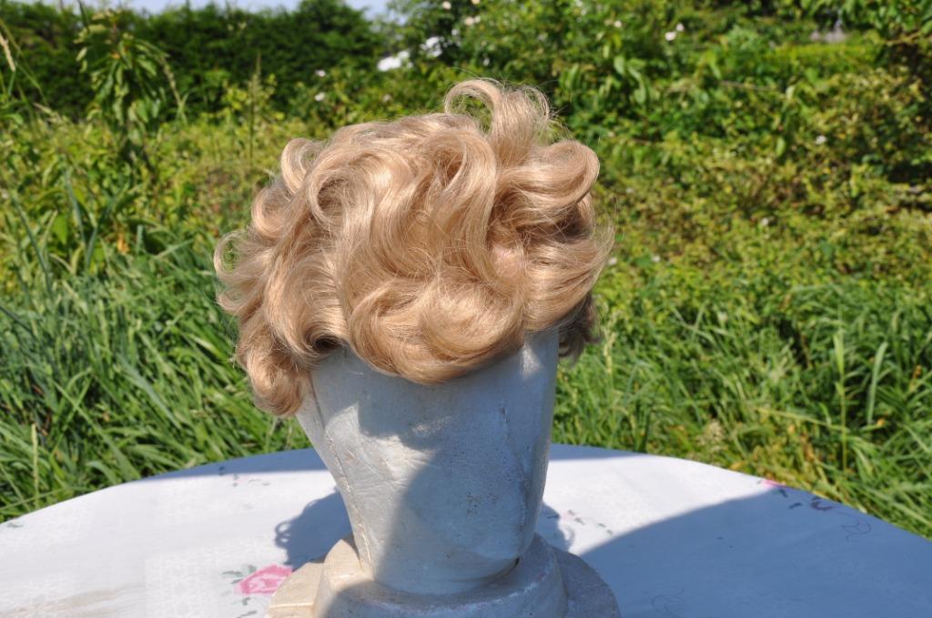 §  perruque synthetique blonde neuve(2), Enlèvement ou Envoi, Neuf, Perruque ou Extension de cheveux