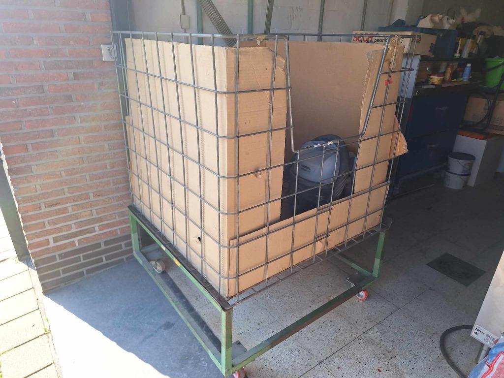 Goederenkar op verhoogd onderstel te koop!, Ophalen