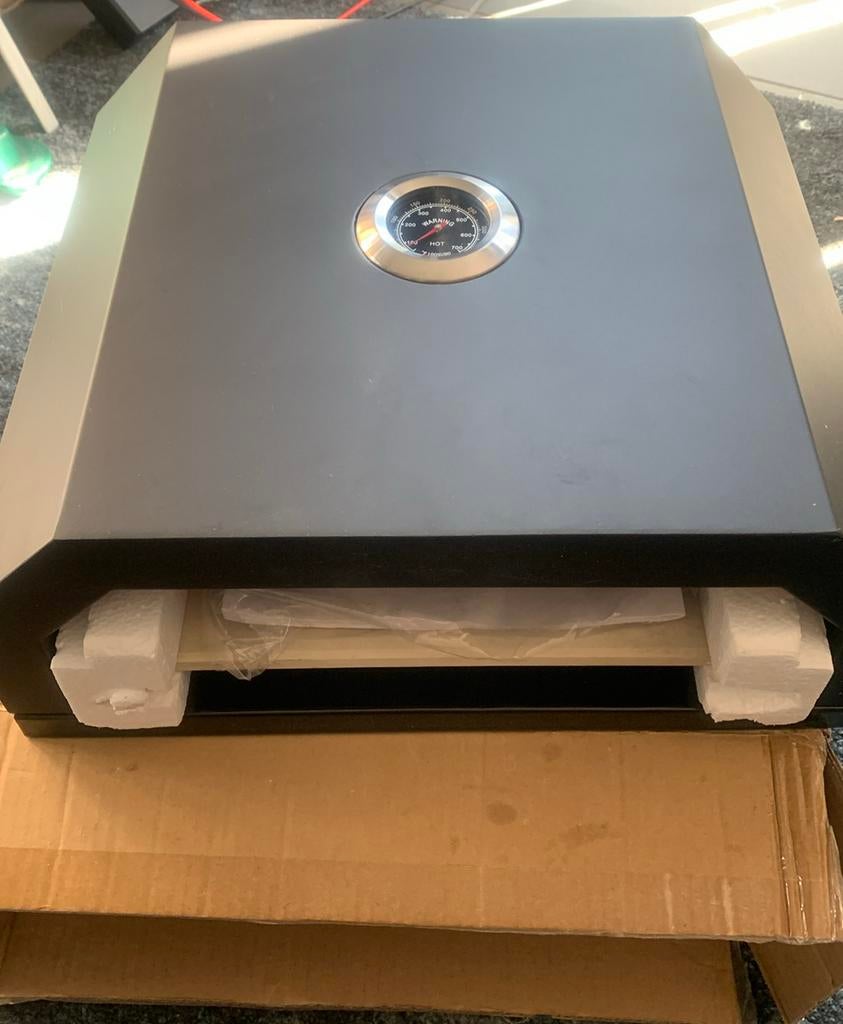Stone oven box including pizza stone, paddle and thermomet., Enlèvement, Comme neuf