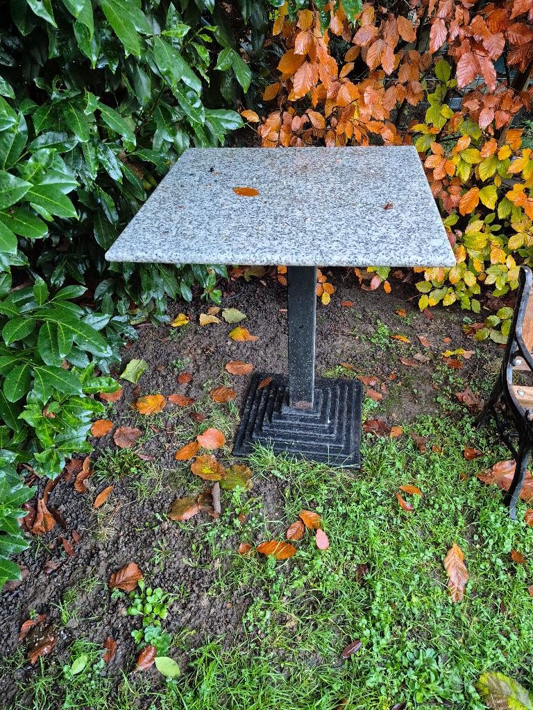 Gietijzeren tuintafel met granieten blad, Ophalen, Gebruikt