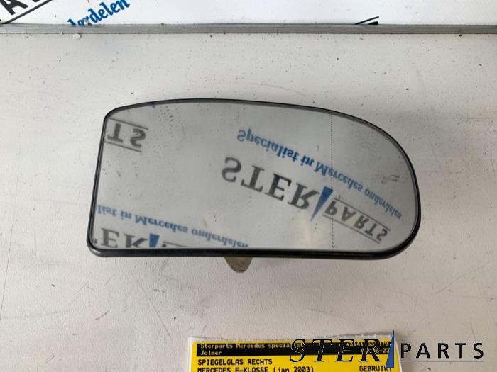 Glace rétroviseur droit d'un Mercedes E-Klasse, Enlèvement ou Envoi, 3 mois de garantie, Utilisé, Mercedes-Benz