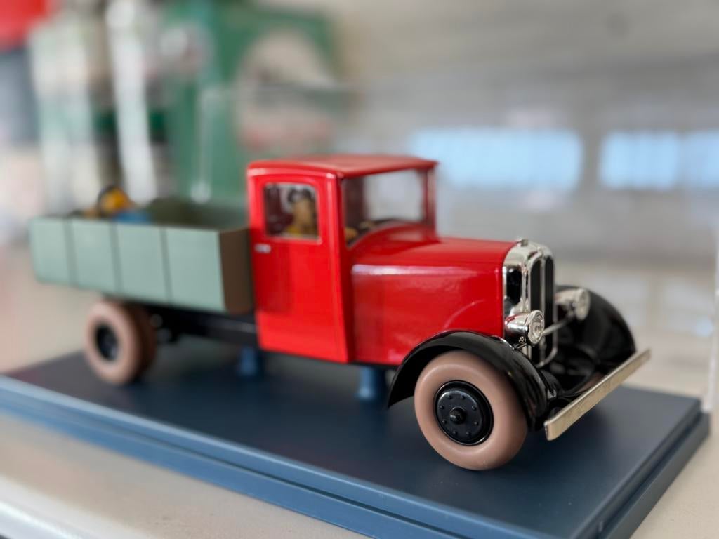 Camion rouge Tintin - Voiture, Collections, Enlèvement ou Envoi, Tintin, Comme neuf, Statue ou Figurine
