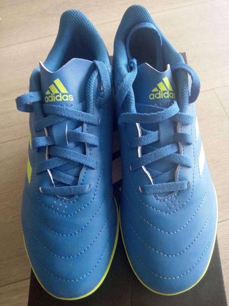 Adidas voetbalschoen maat 33, Sport en Fitness, Voetbal, Ophalen, Zo goed als nieuw, Schoenen