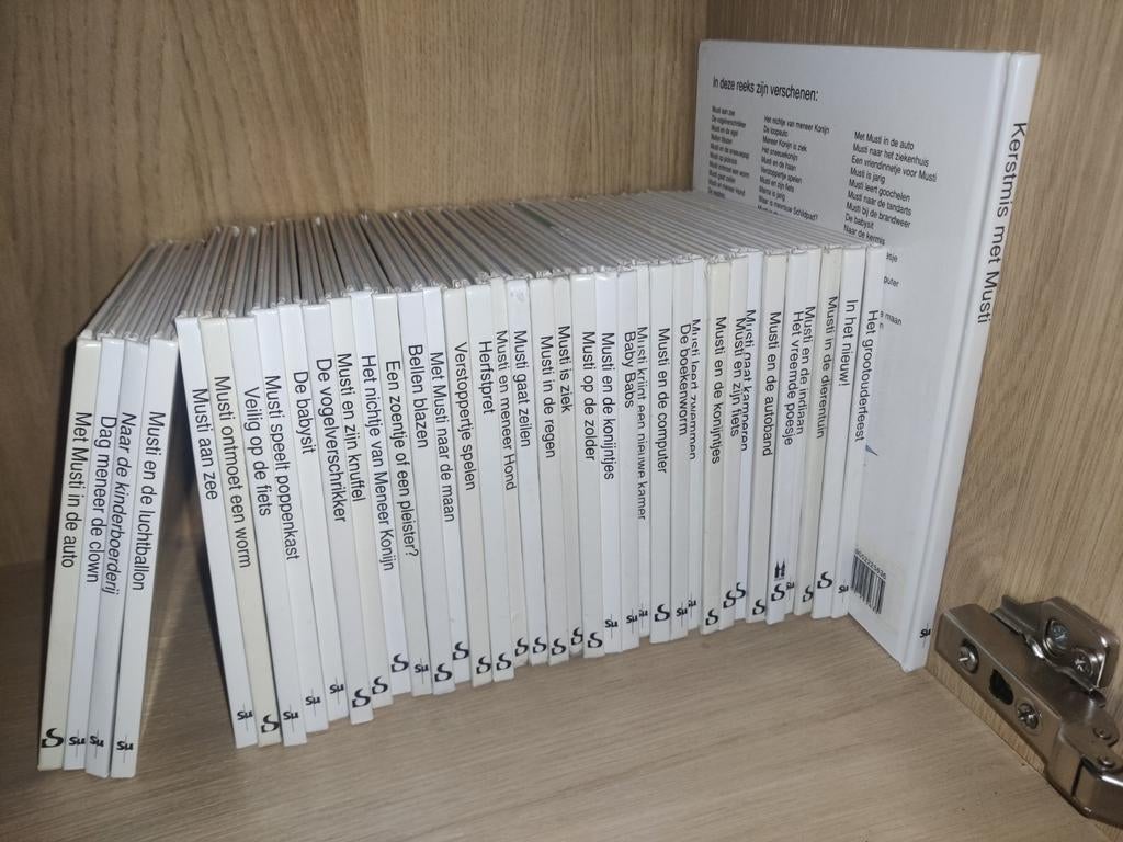 Bijna complete reeks van musti boekjes, Ophalen