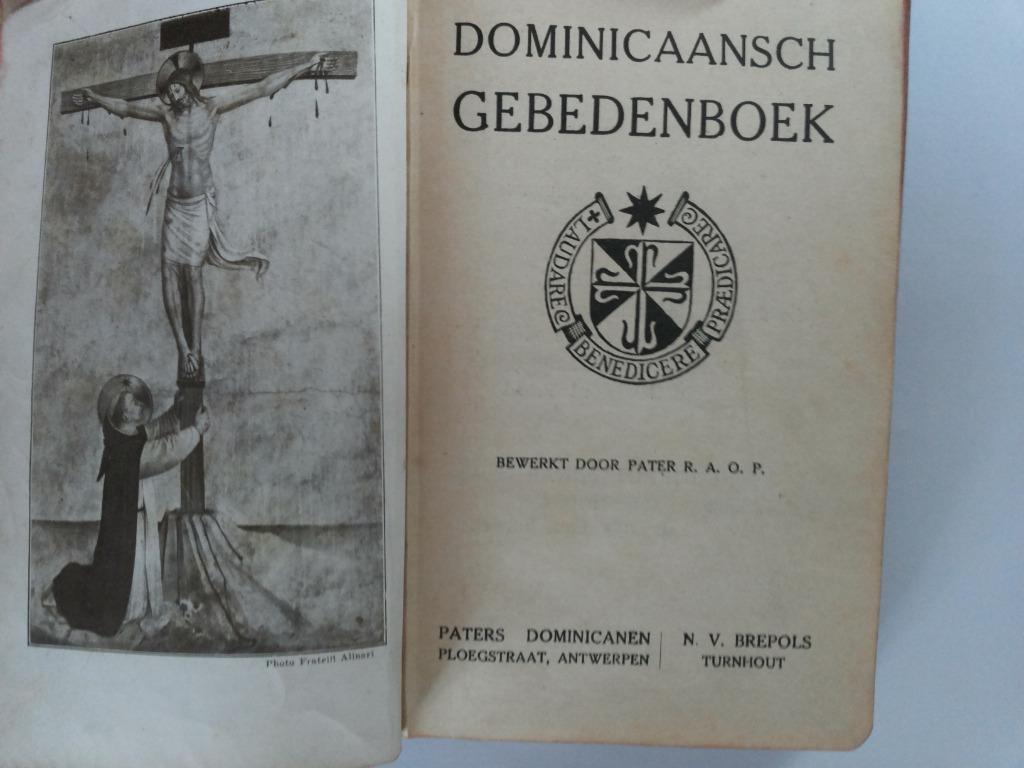Dominicaansch gebedenboek 1929 met coverhoes, Ophalen of Verzenden