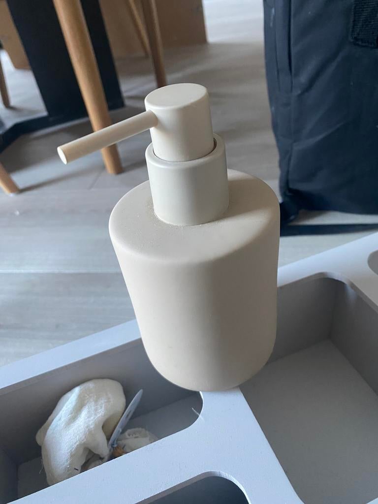 Zeeppompje zeepdispenser beige keramiek, Ophalen, Zo goed als nieuw, Beige