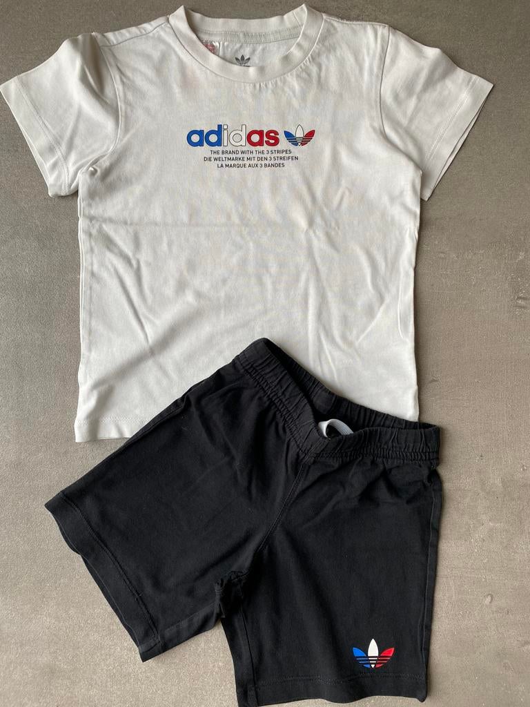Adidas - Sport setje. Maat 98. Nieuw, Enfants & Bébés, Vêtements enfant | Taille 98, Neuf, Enlèvement ou Envoi, Ensemble, Adidas