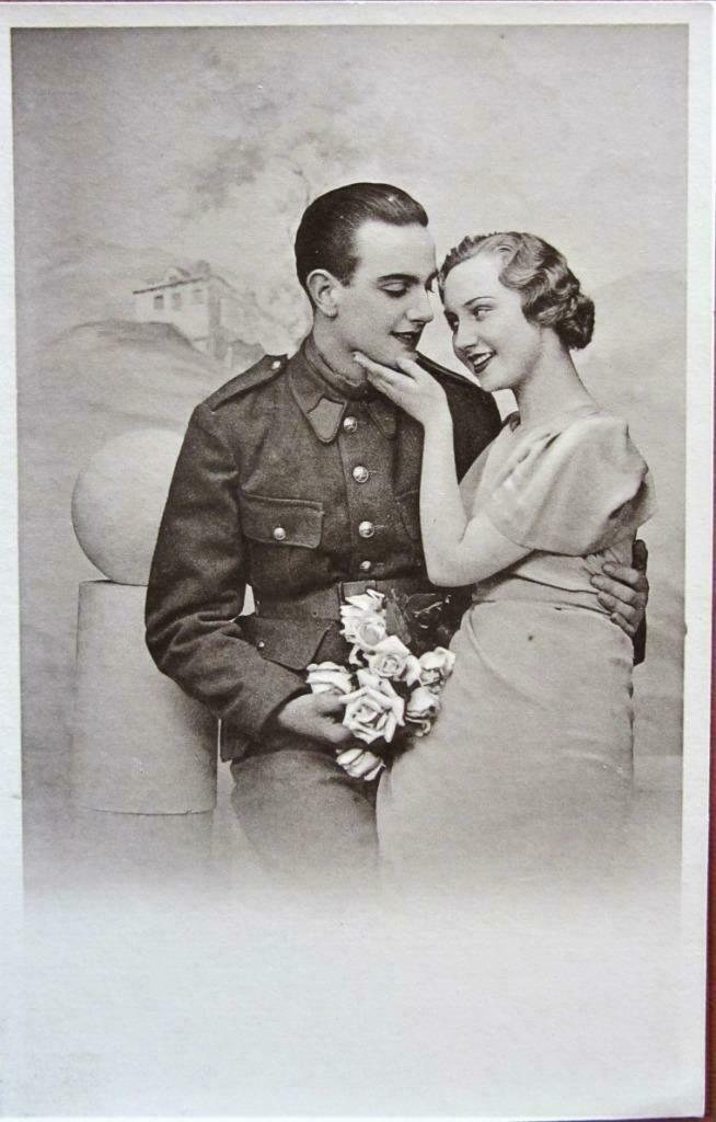 POSTKAART MILITAIR- SOLDAAT MET VRIENDIN, Verzamelen, Ophalen of Verzenden, Ongelopen