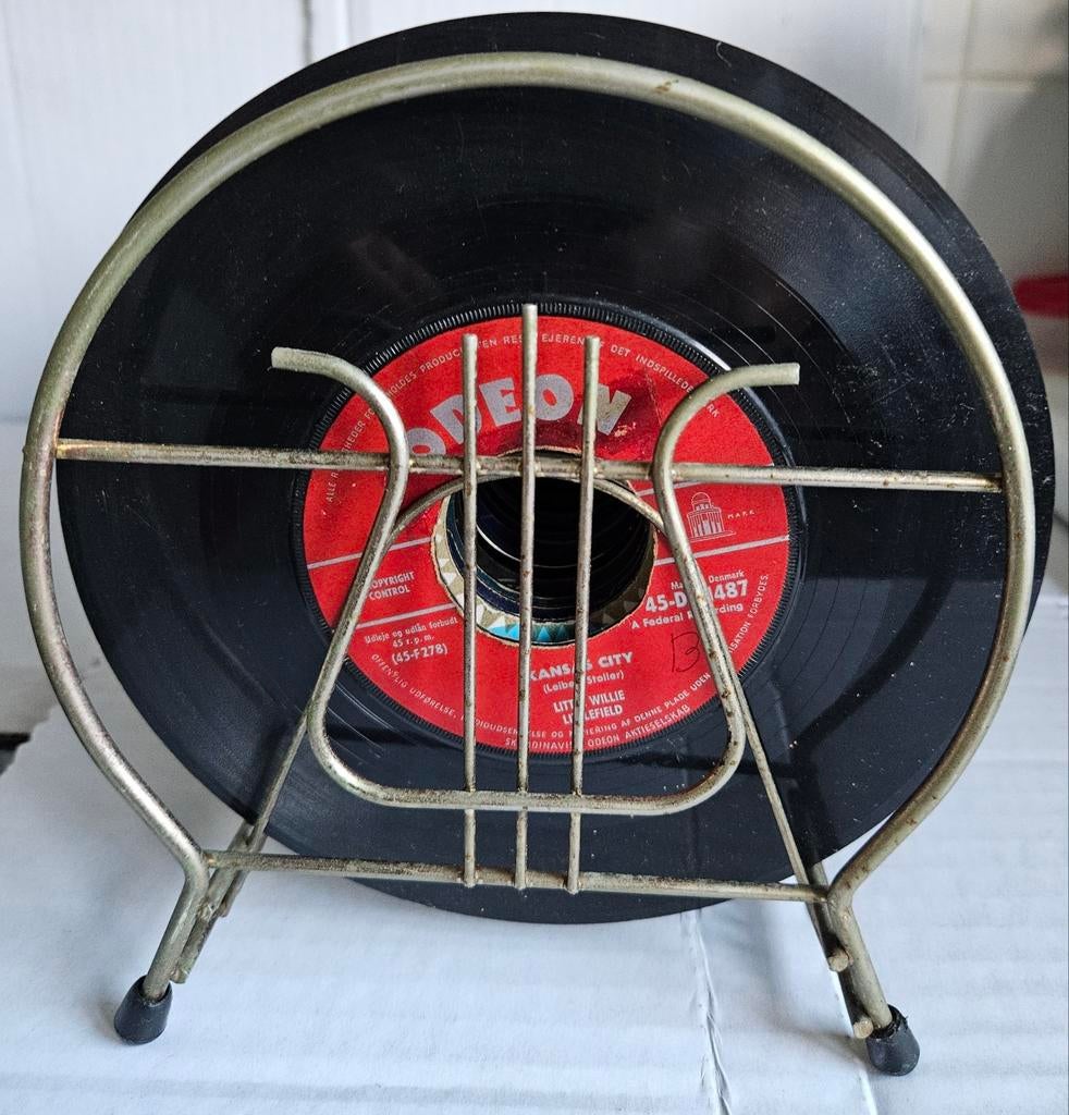 Oud platenrekje met 50 singletjes., Ophalen of Verzenden