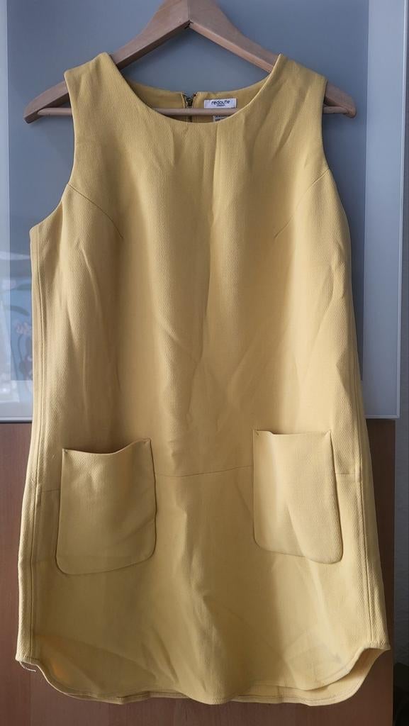 Robe jaune sans manches, Enlèvement, Jaune