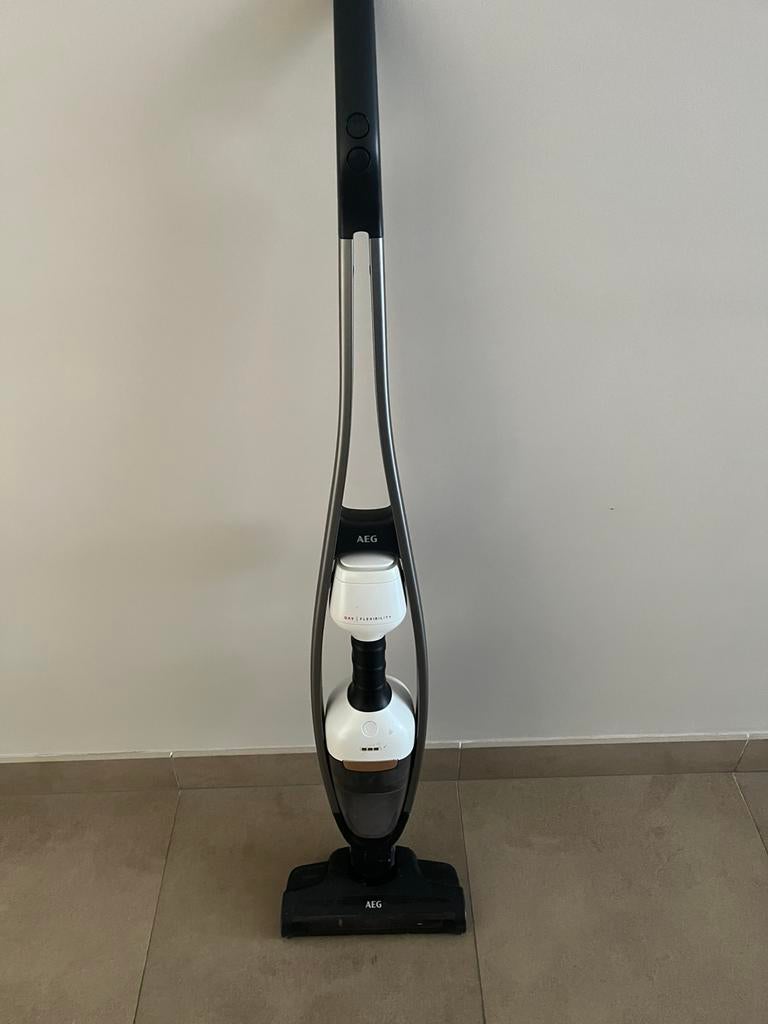 AEG steelstofzuiger QX9 flexibility, Elektronische apparatuur, Ophalen, Stofzuiger
