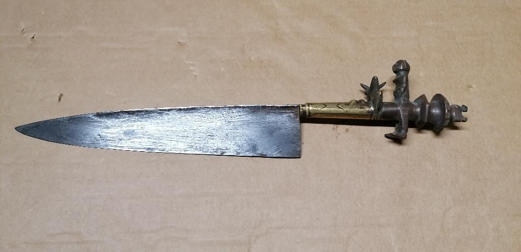 Couteau sacrifice ancien Afrique, Envoi