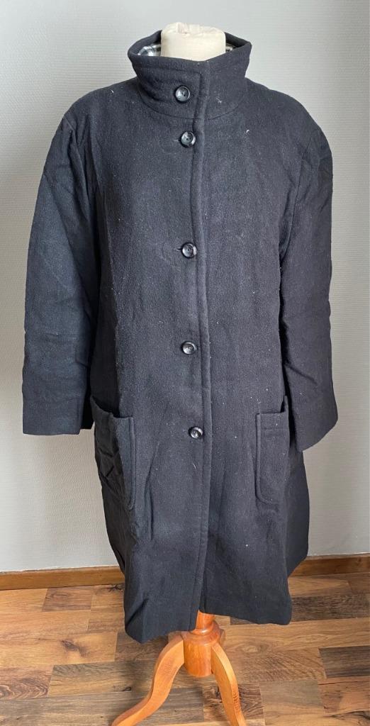 Zwarte mantel Jobis maat 46, Kleding | Dames, Verzenden, Zwart, Maat 46/48 (XL) of groter, Gedragen