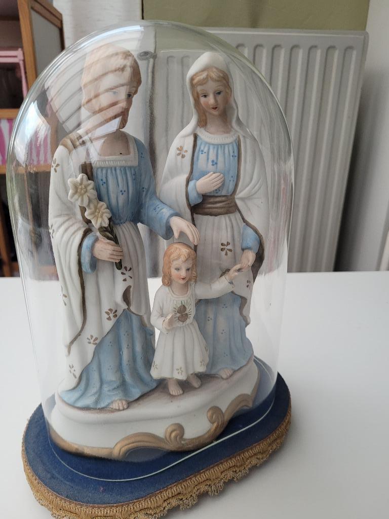 Beeld biscuit heilige familie 26 cm onder stolp 30 cm, Enlèvement