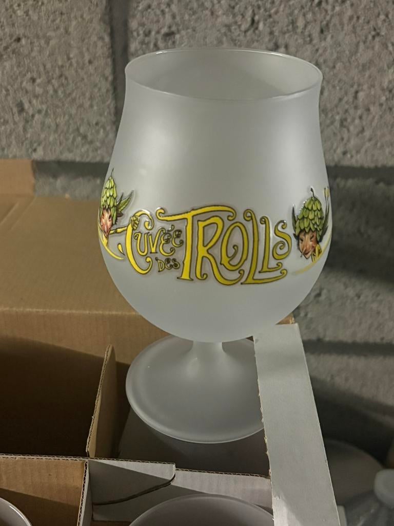 Verre cuvee des trolls, Ophalen, Zo goed als nieuw