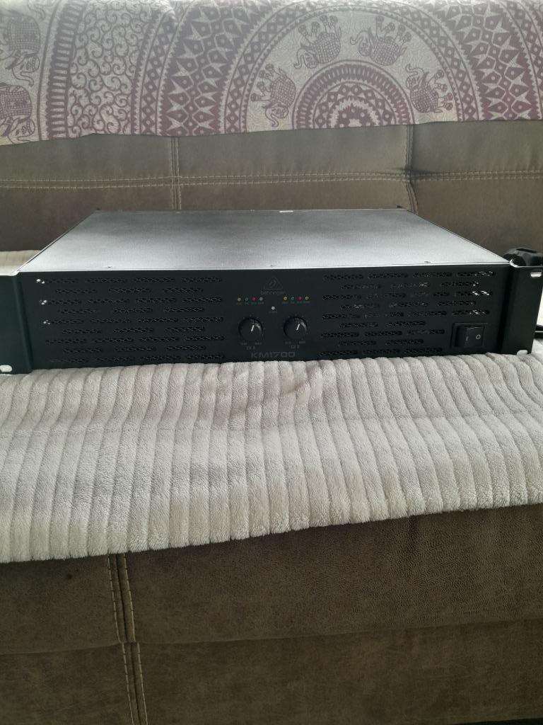 Versterker Behringer KM1700, Ophalen, Zo goed als nieuw