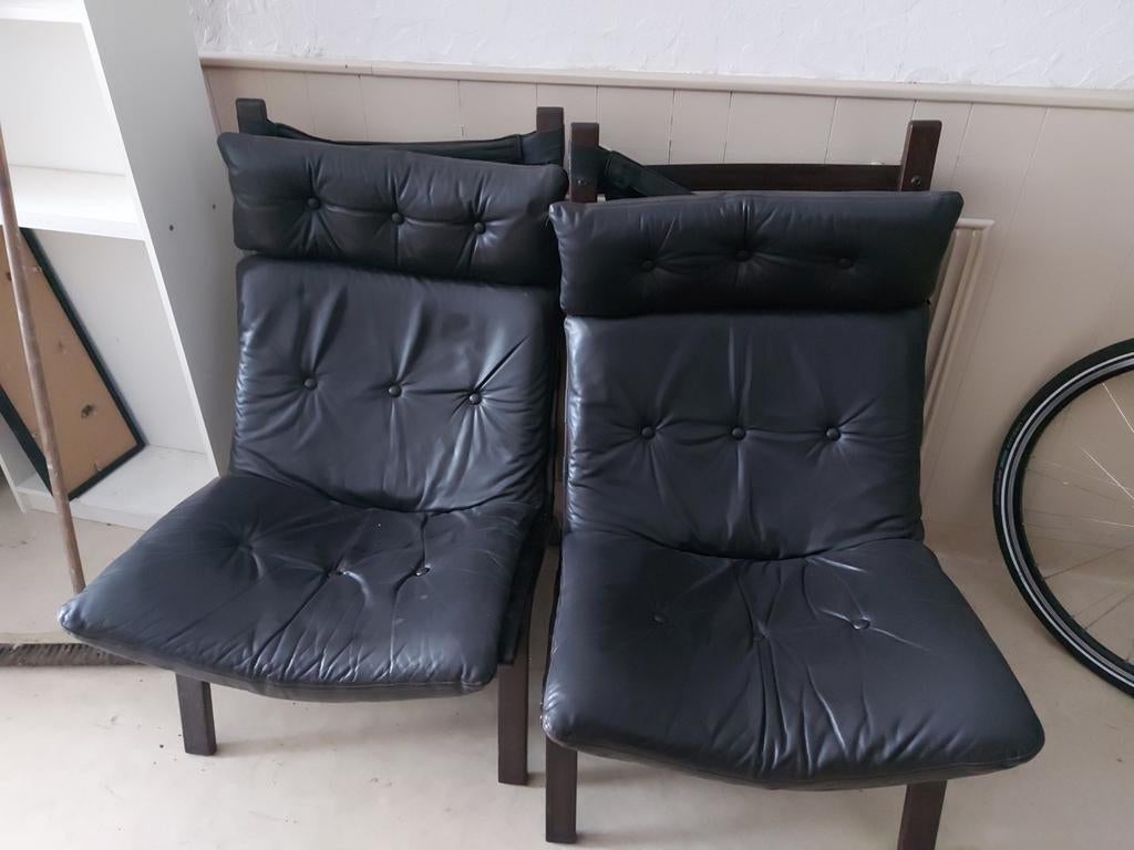 Twee zetels in zwart leder