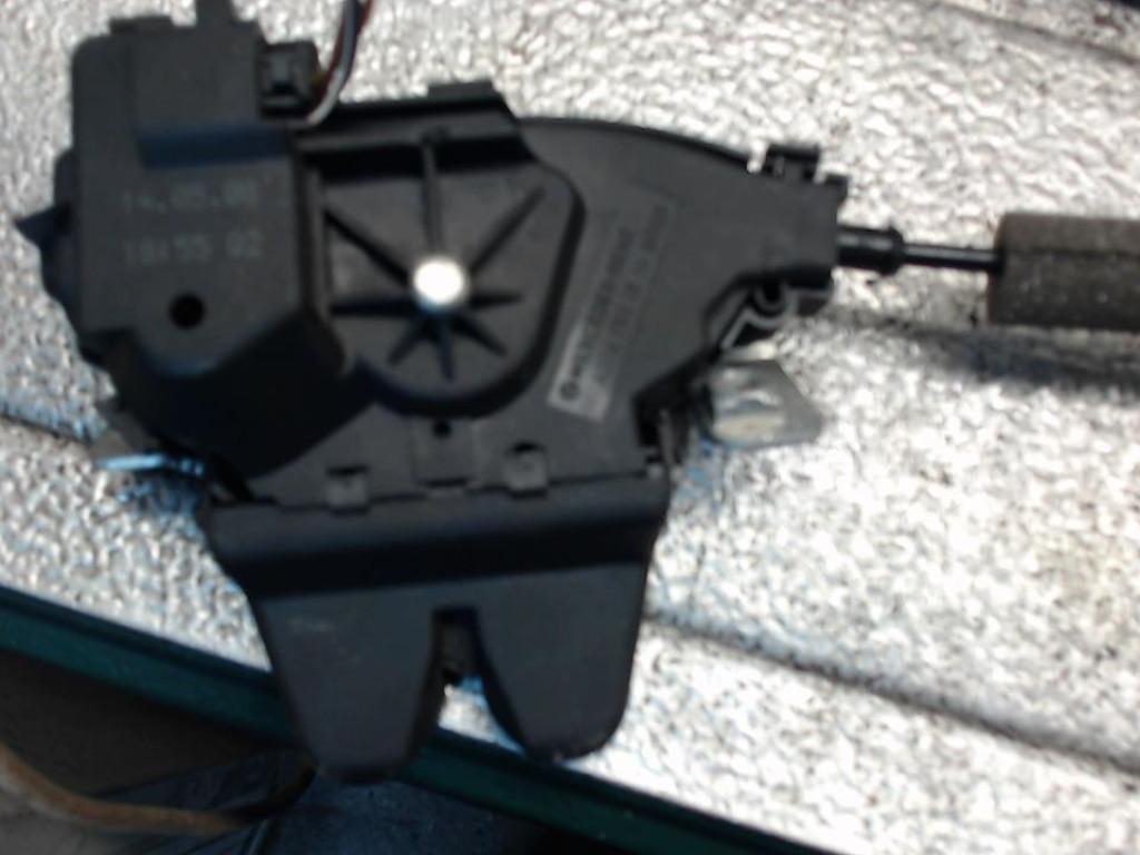 Actionneur serrure de coffre Mercedes W204 2007-2010, Autos : Pièces & Accessoires, Autres pièces automobiles, Enlèvement, Utilisé