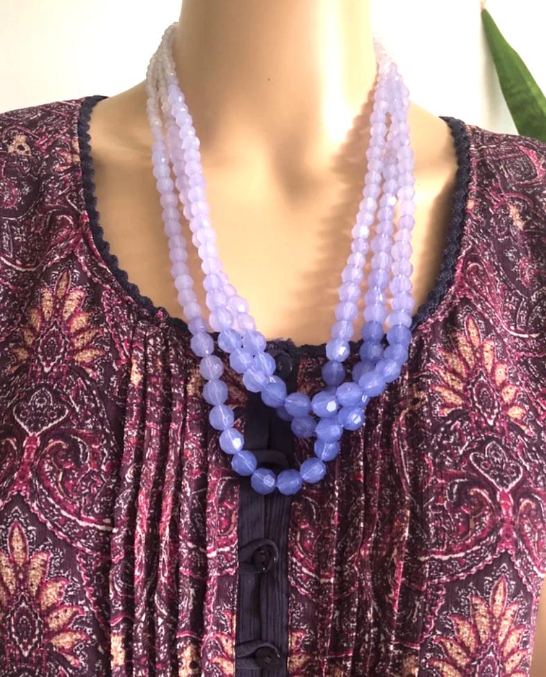 Collier violet clair avec perles et effet ombré, Neuf, Enlèvement ou Envoi, Synthétique, Réglable