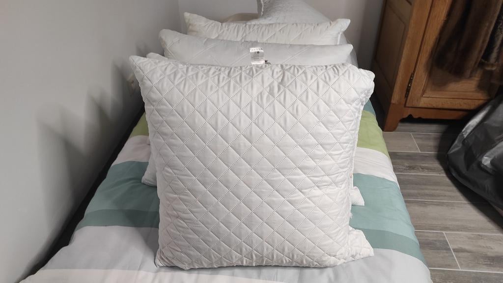 Coussin neuf, Enlèvement, Comme neuf