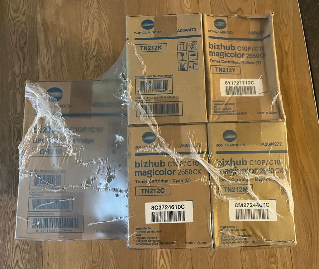 4 toners et tambour pour bizhub C10/C10P, Informatique & Logiciels, Enlèvement ou Envoi, Neuf, Toner