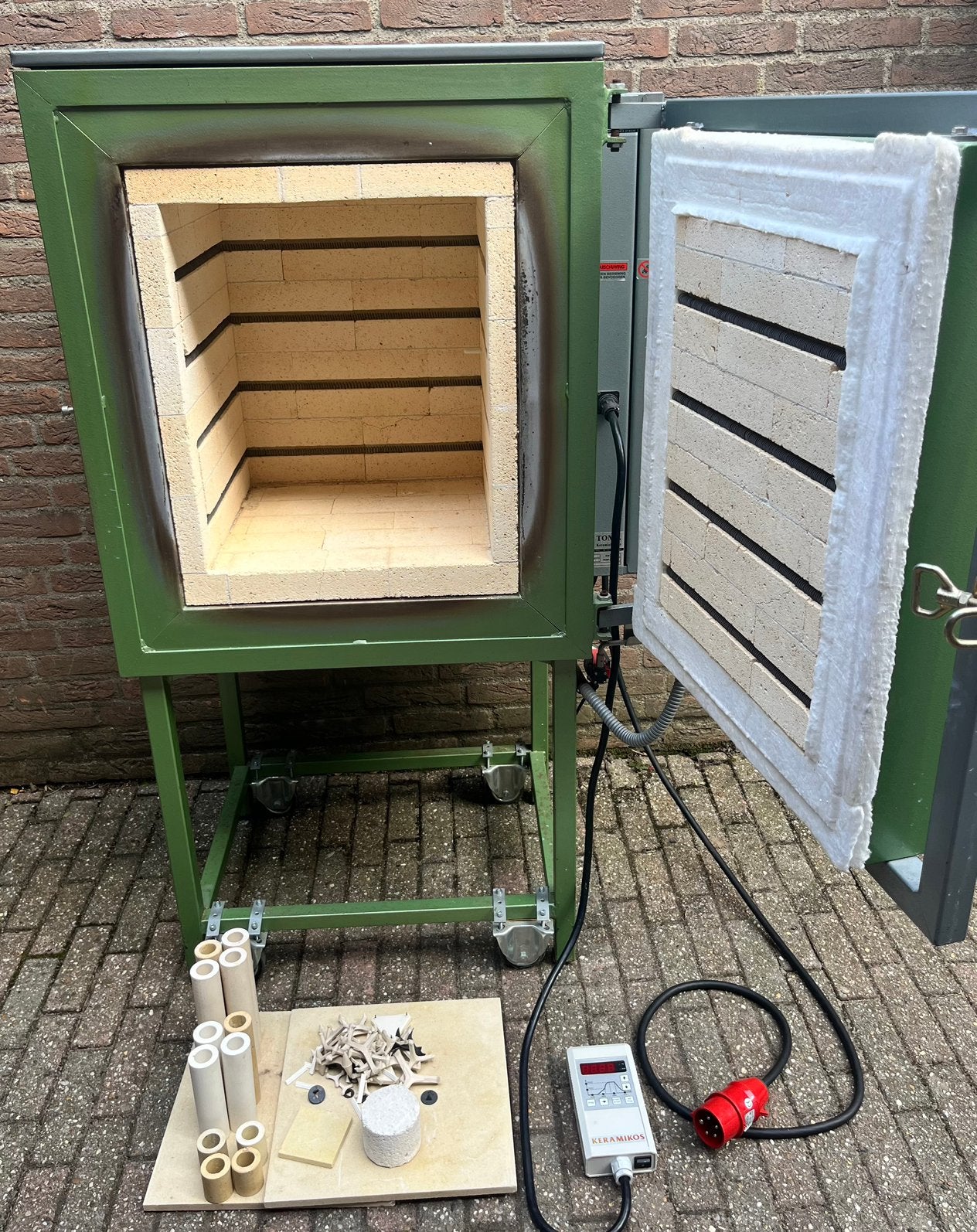 Four céramique Toma 80 litres, 400 W, 1300 C, Enlèvement, Comme neuf