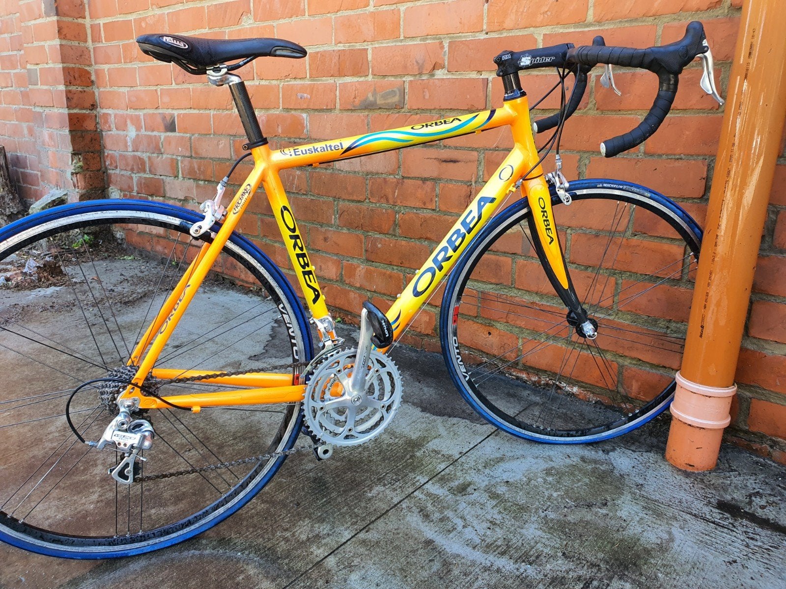 Velo de cours, Aluminium