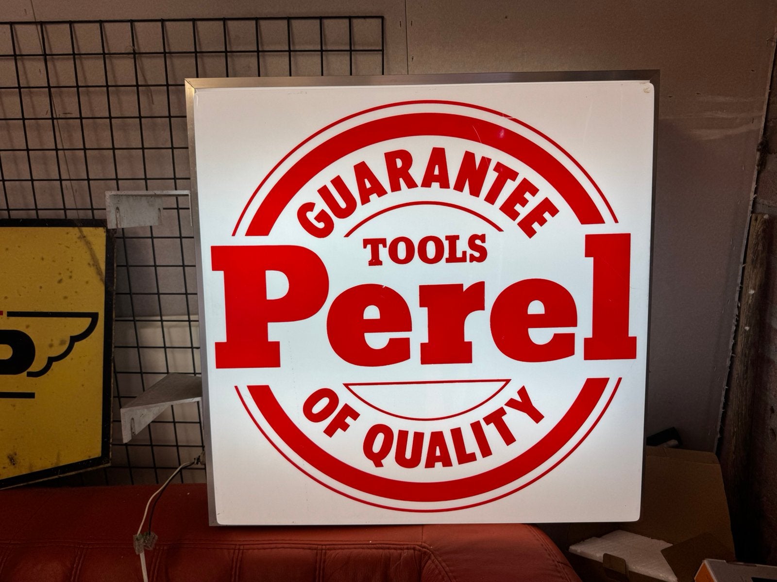 PEREL gereedschap oude reclame lichtbak, Ophalen, Gebruikt, Lichtbak of (neon) lamp
