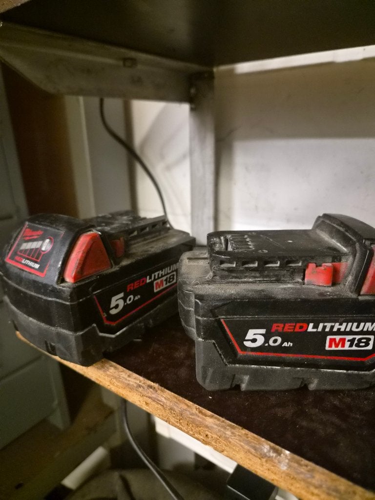 2 milwaukee 5.0 batterijen, Doe-het-zelf en Bouw, Ophalen, Gebruikt, Elektriciteit