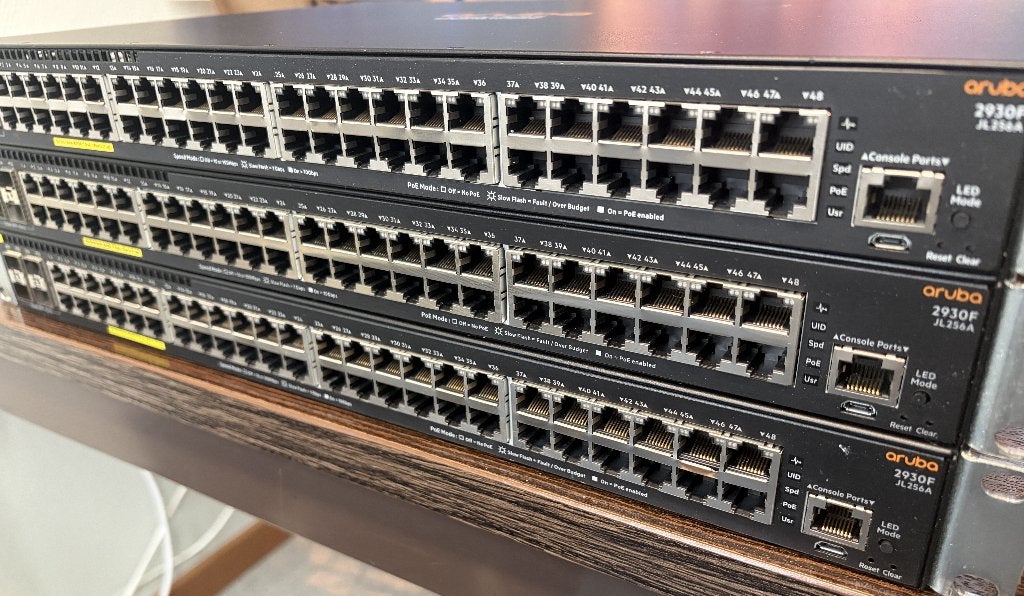HPE Aruba 2930F 48G PoE+ 4SFP+ switch (JL256A), Ophalen of Verzenden, Gebruikt