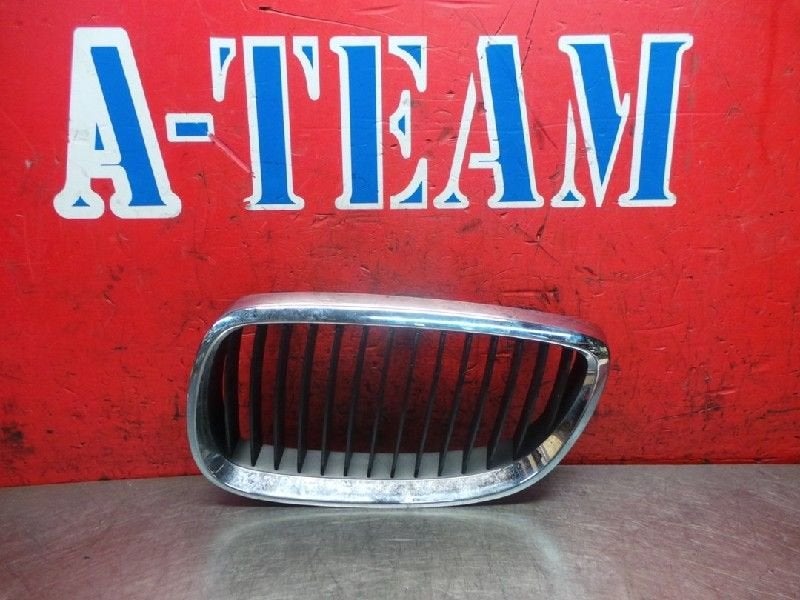 GRILLE BMW 3 serie (E90) (12-2004/12-2011), Gebruikt, BMW, Petuelring 130
80809  München, DE, Bayerische Motoren Werke AG
